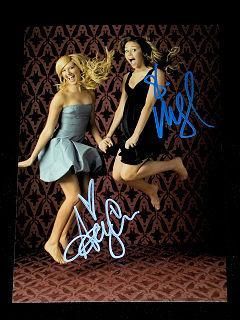 :zzz: miley si ashley tisdale sunt f bune prietene