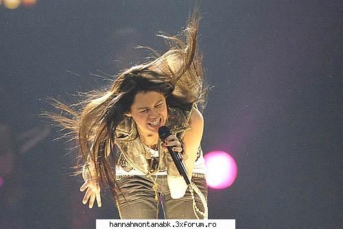 ooo,da miley si microfonul - lav - miley cirus cantareata