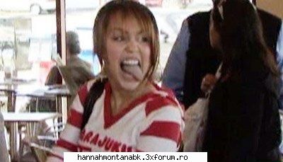 poze cu miley - saya - miley cirus<viata privata departe de hannah>