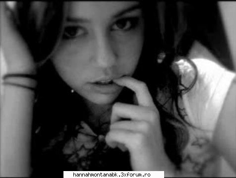 poze cu miley - saya - miley cirus<viata privata departe de hannah>