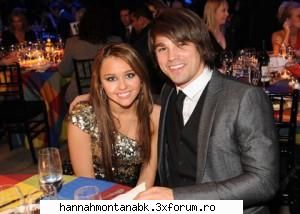 poze cu miley - saya - miley cirus<viata privata departe de hannah>